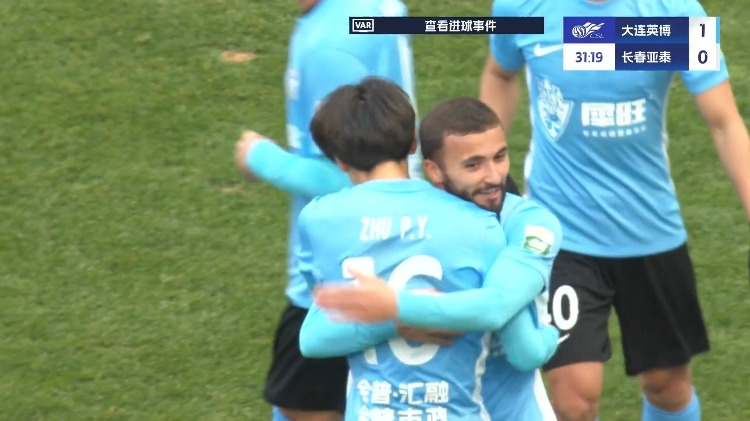 19歲朱鵬宇中超處子球！大連英博1-0領(lǐng)先長(cháng)春亞泰，馬萊萊助攻