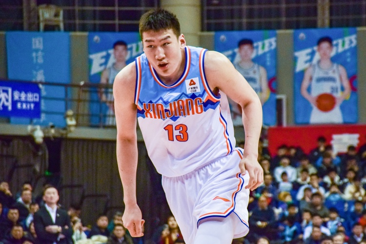 高效輸出！李炎哲半場(chǎng)7中5拿到12分2板1助1斷2帽