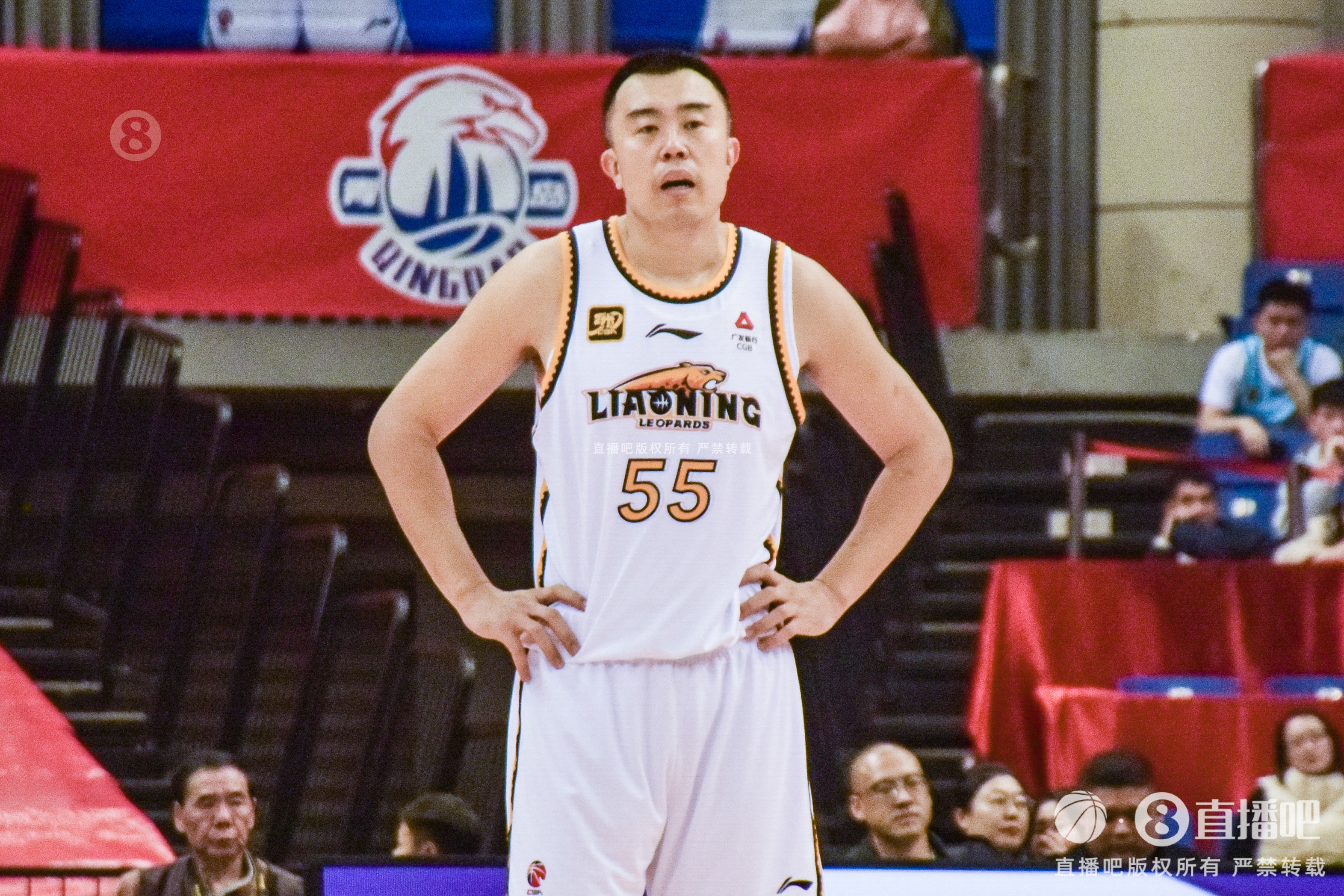老將不容易！韓德君帶傷出戰半場(chǎng)6分鐘5犯 僅2板2助