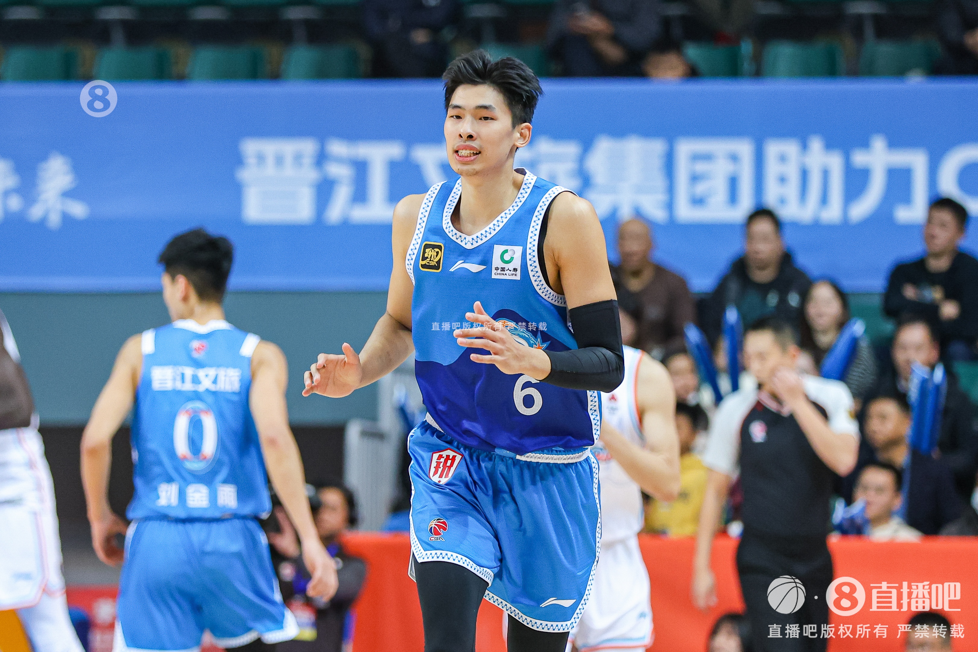 拼盡全力！鄒陽(yáng)17中10空砍27分10板 罰球4中4